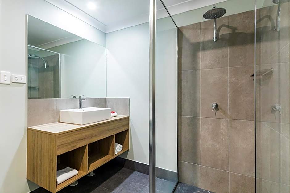 Nightcap at Atherton Hotel