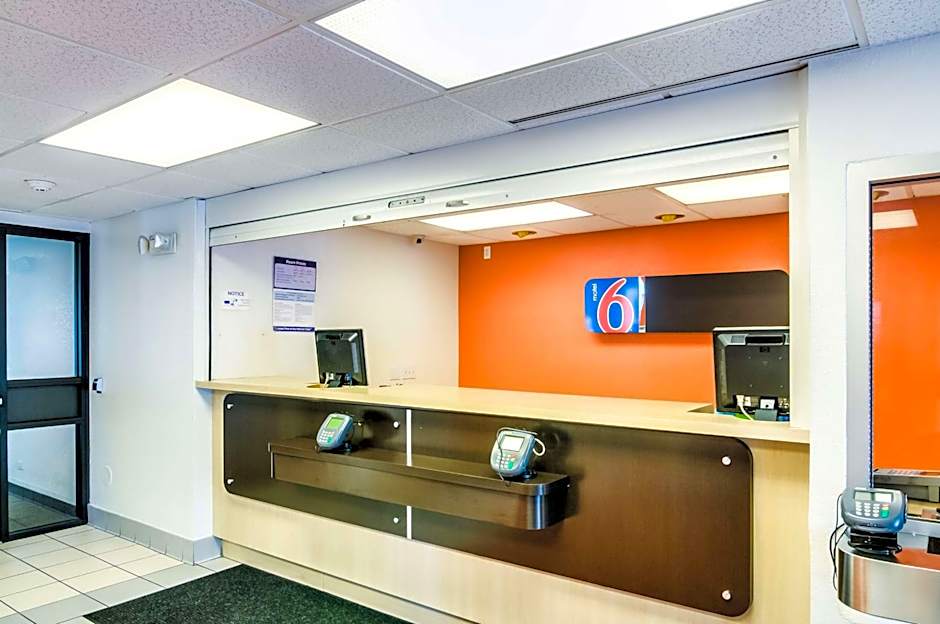 Motel 6-Arlington Heights, IL - Chicago North Central