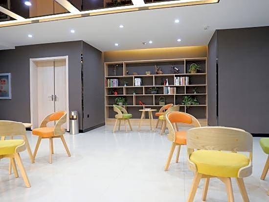 Junyi Hotel (Ningbo Railway Station)