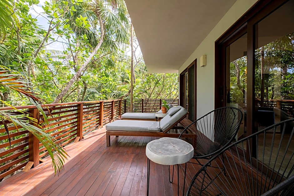 Photo 1 of 4 of Jungle Suite, Balcony
