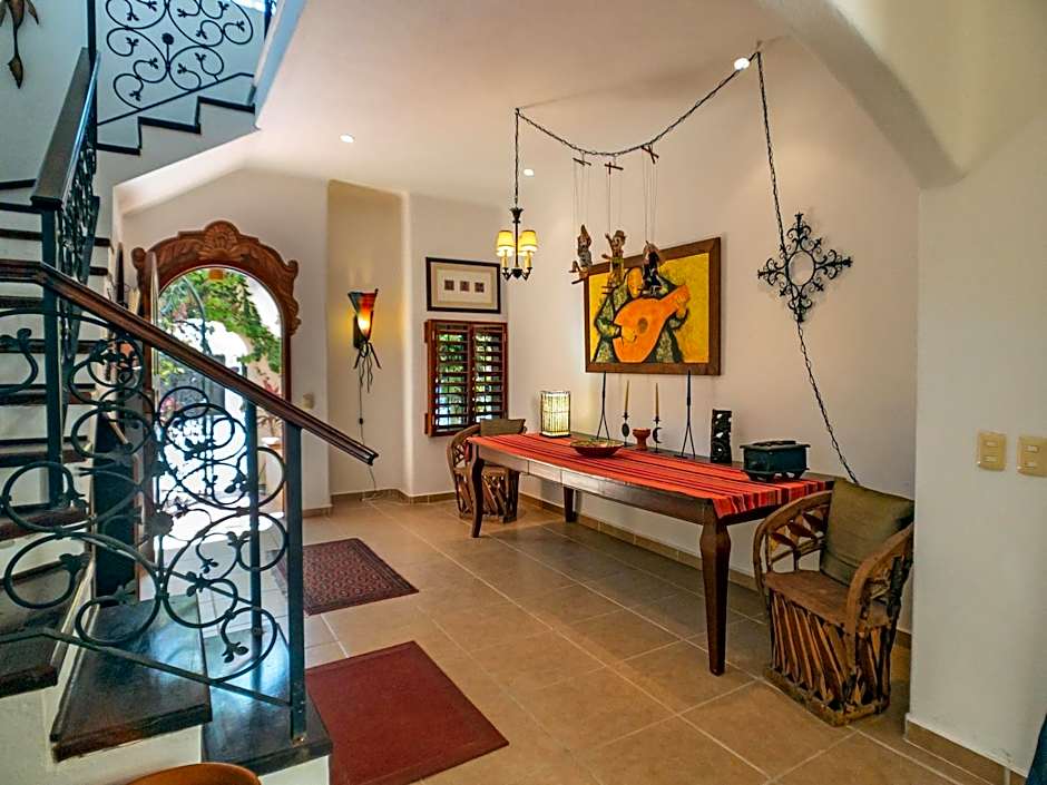 Casa Zarah - Hacienda Family Home - Pool and 2-Block to Beach