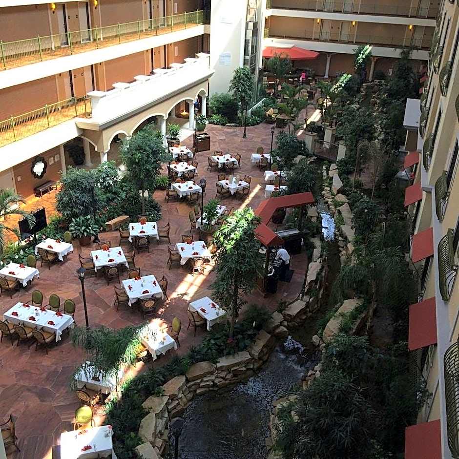 Woolley's Classic Suites Denver Airport