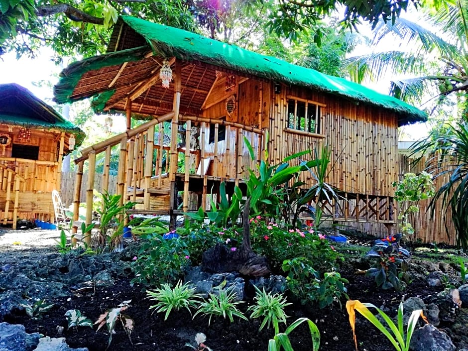 Moalboal Bamboo House / Rooms