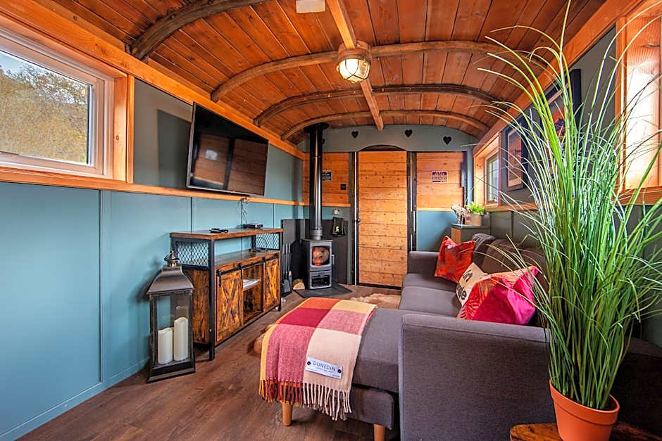 Appin Holiday Homes -Caravans, Lodges, Shepherds Hut and Train Carriage stays