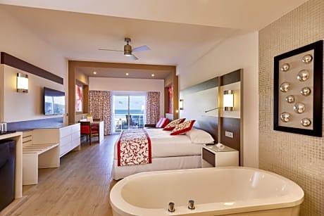 Jr. Suite with frontal sea view