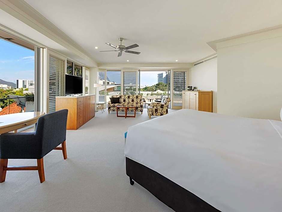 Pullman Reef Hotel Casino