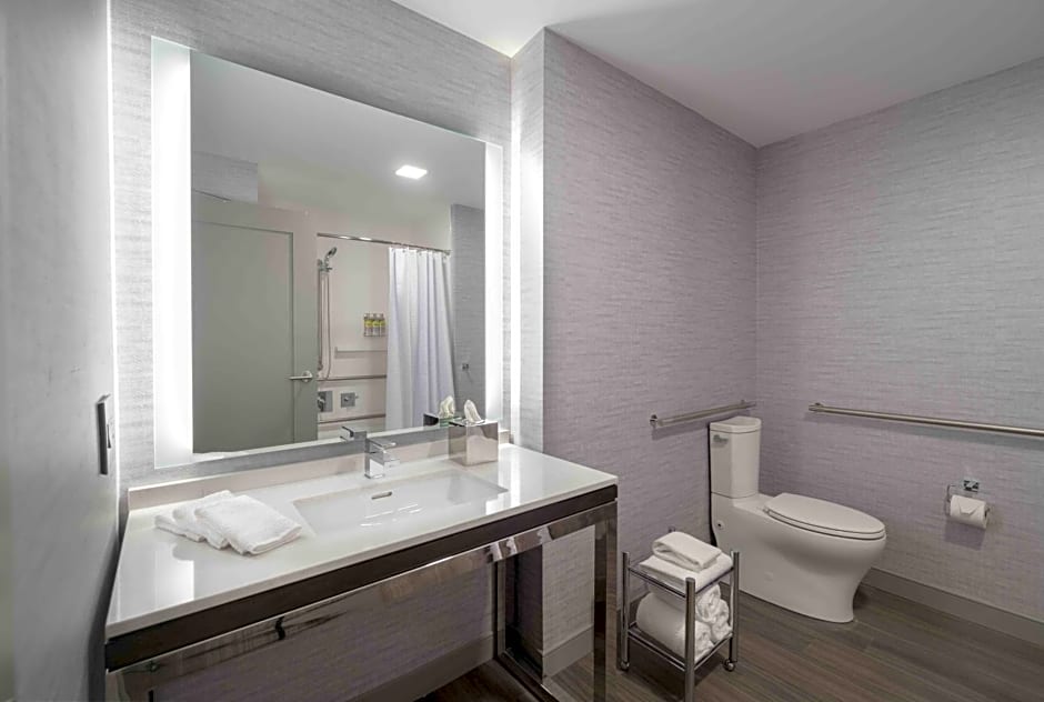 Holiday Inn Express Boston Logan Airport - Revere By IHG