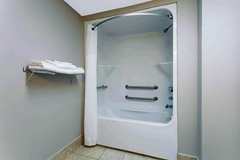 Super 8 by Wyndham Orangeburg Near I-26