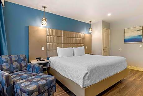1 King 1 Queen Non-Smoking 2 Rooms Refrigerator Full Breakfast