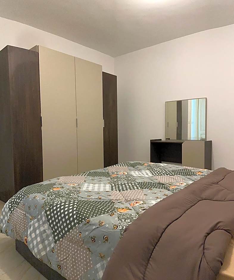 شقه فندقيه فرش جديد مكيفه بالكامل بمدينتي