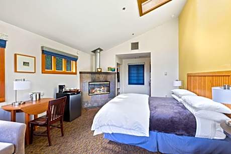 Studio with Mountain View