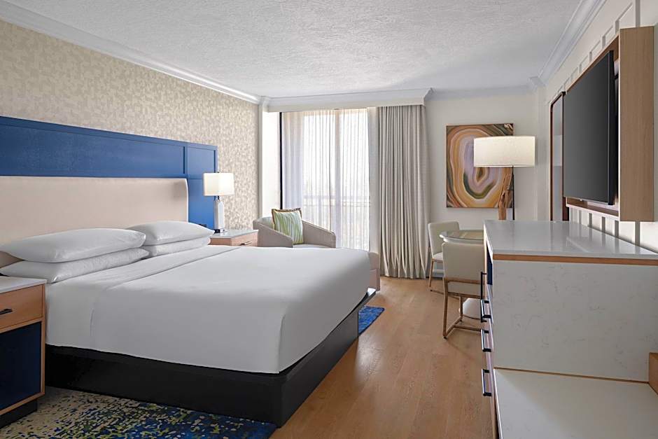 Photo 1 of 4 of 1 King Bed Guestroom, Resort View, Balcony