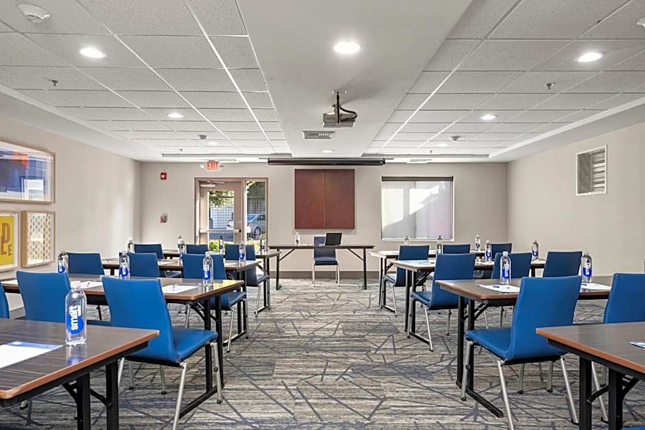 Holiday Inn Express Hotel & Suites Lincoln-Roseville Area By IHG