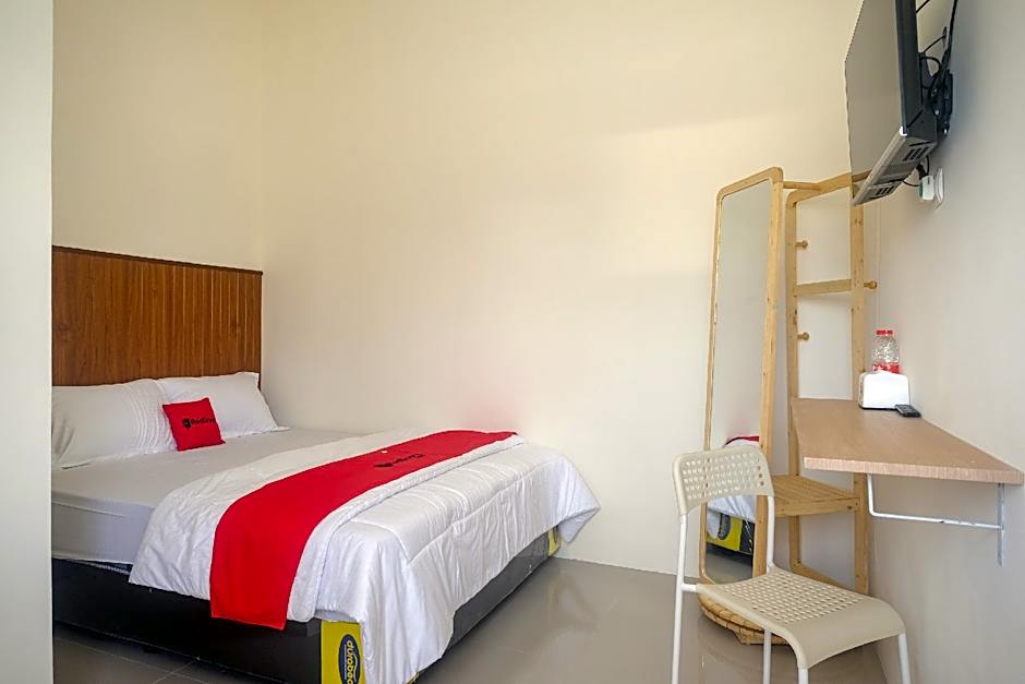 RedDoorz near Laweyan Gentan