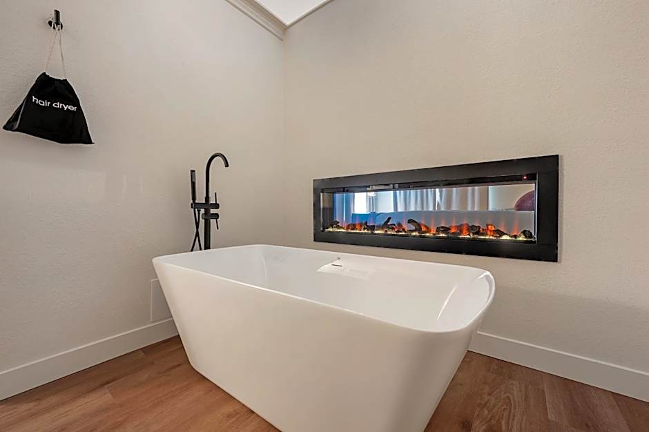 Bodega Coast Inn and Suites