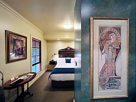 Studio with Spa Bath