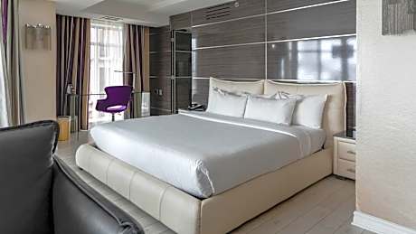 Luxury Studio with Panoramic City View, 1 king Bed and Sofa-Bed
