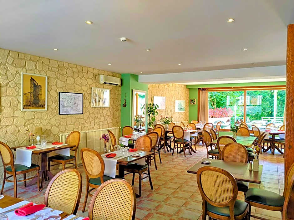 Les Ambassadeurs Logis Hotels et Restaurant