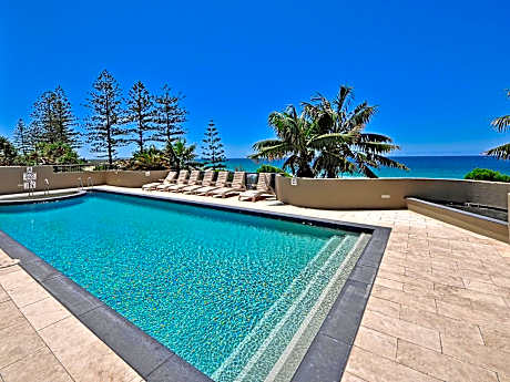 Clubb Coolum Beach Resort
