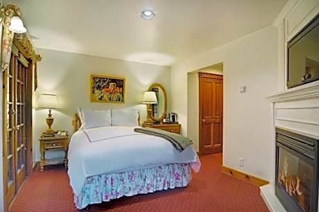 Queen Room with Garden View