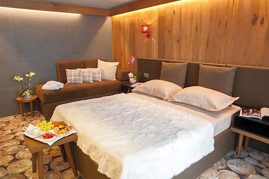 Alexander Charme Hotel