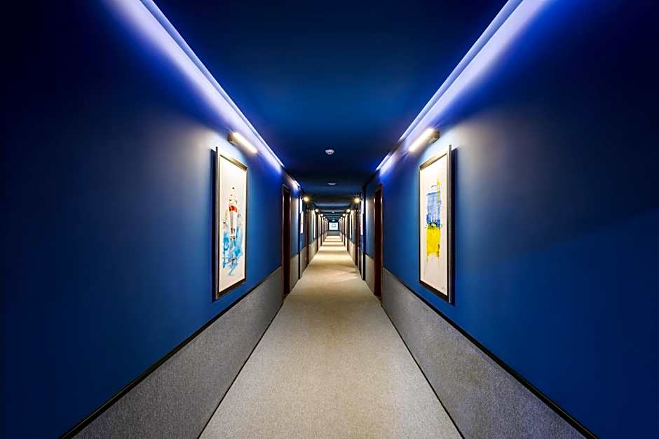 Cruise Hotel
