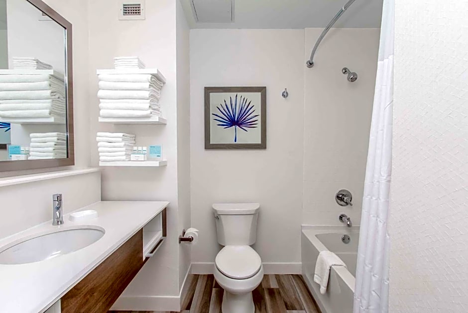 Hampton Inn By Hilton & Suites Panama City Beach-Beachfront