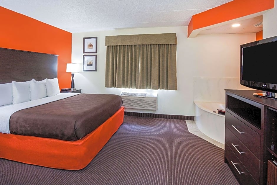 AmericInn by Wyndham Mora
