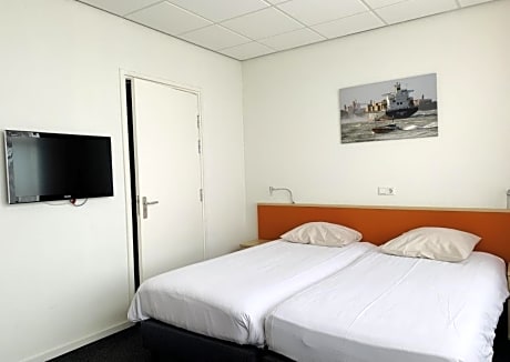 Twin Room with City View and Elevator Access