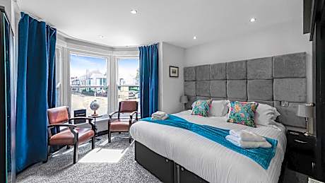Superior-Double or Twin-Ensuite with Shower-Street View