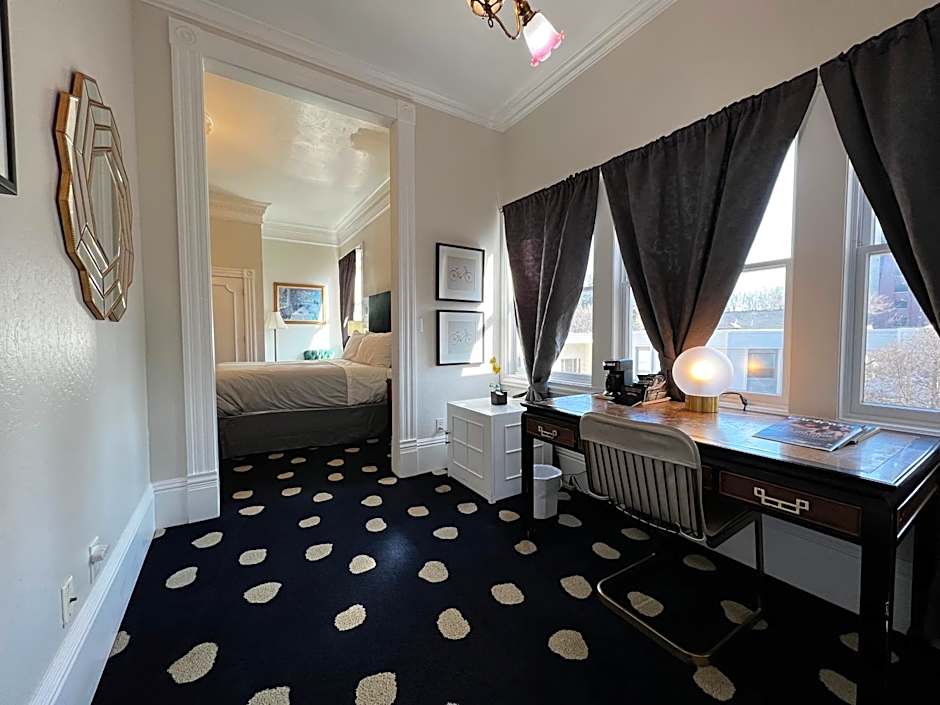 Sterling Hotel