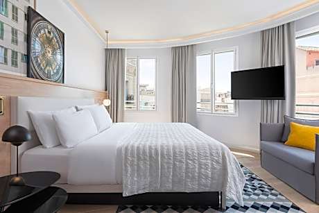 Prestige King Suite