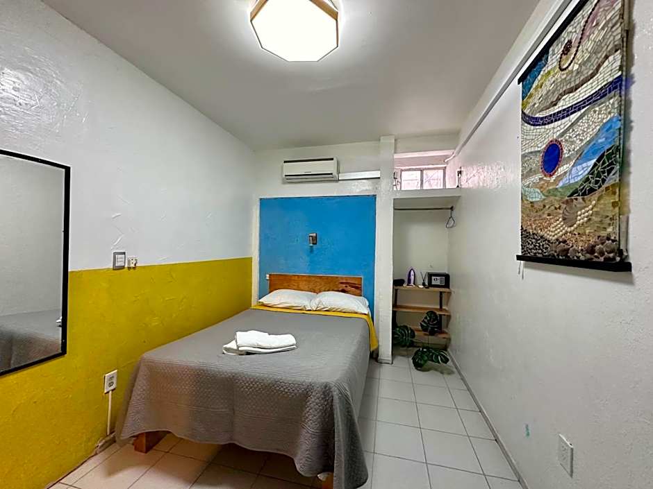 Suites Brisa Marina - atrás de Playa Regatas y el Malecón, 6 calles del Acuario