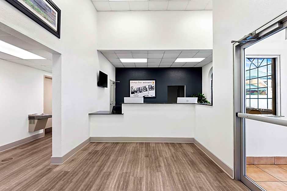 Super 8 by Wyndham Baton Rouge/I-10