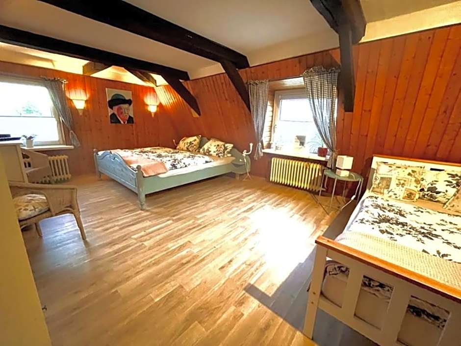 Photo 1 of 4 of Triple Room