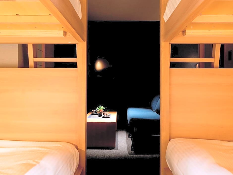 ALPHABED INN Takamatsuekimae