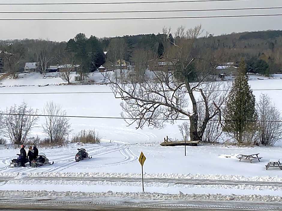 Silver Maple Motel