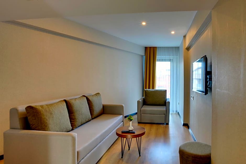 Leo Suites