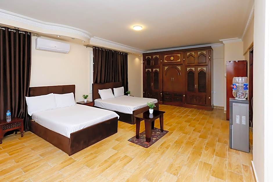 Turquoise Pyramids palace