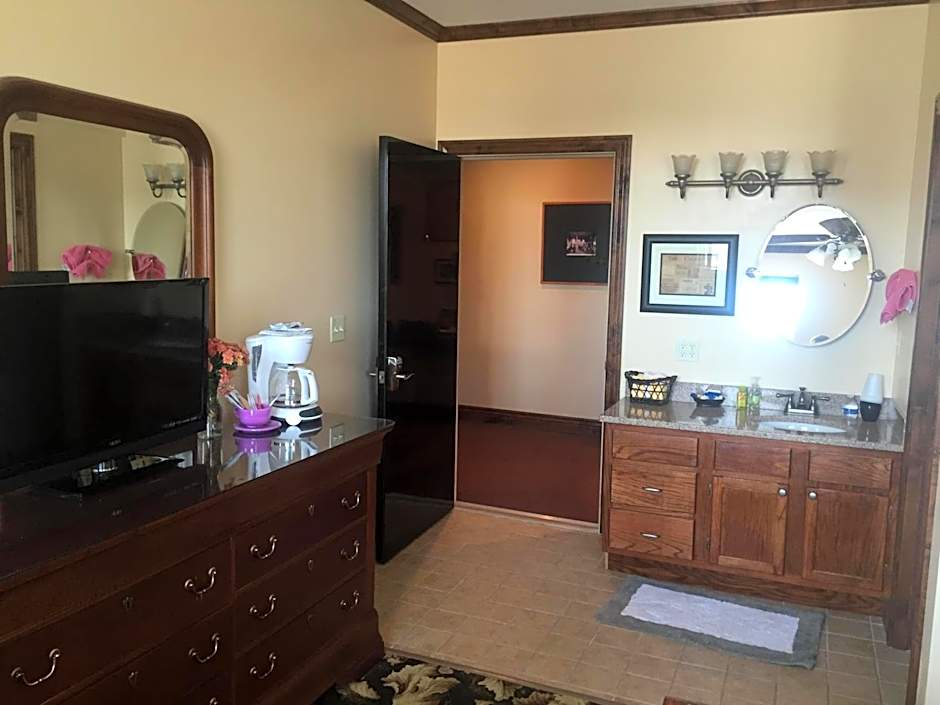 Caldwell Messenger Suites