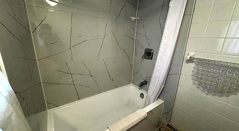 Super 8 by Wyndham Guelph