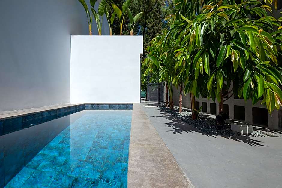 Adrop Pool Suites