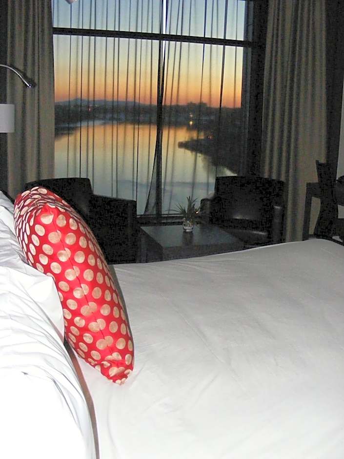 Grand Times Hotel Sherbrooke