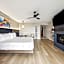 456 Embarcadero Inn & Suites