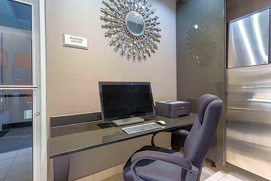 La Quinta Inn & Suites by Wyndham Columbus West - Hilliard