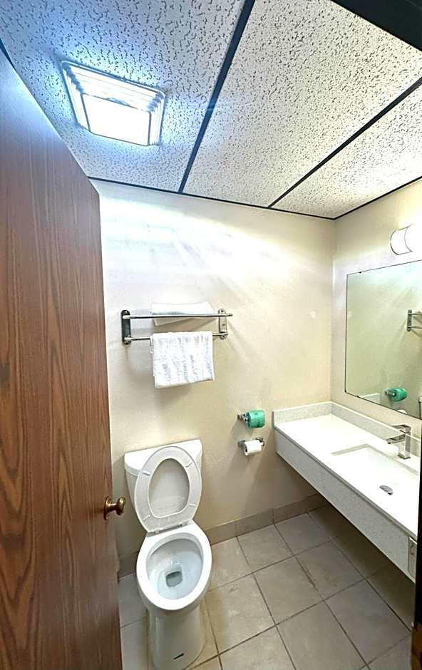 Sunflower Inn & Suites