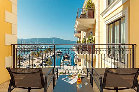 Premium King Room with Balcony and Sea View