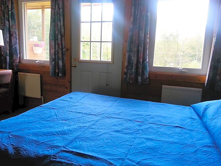 Quiet Bay Inn & Café