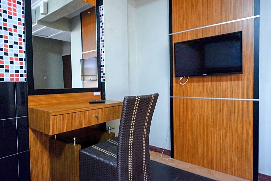 RedDoorz Plus near Amplaz Yogyakarta