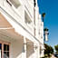 Bay Shores Peninsula Hotel
